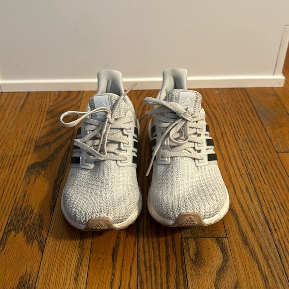 ADIDAS ULTRABOOST SNEAKERS - size 5.5 - Picture 2 of 7